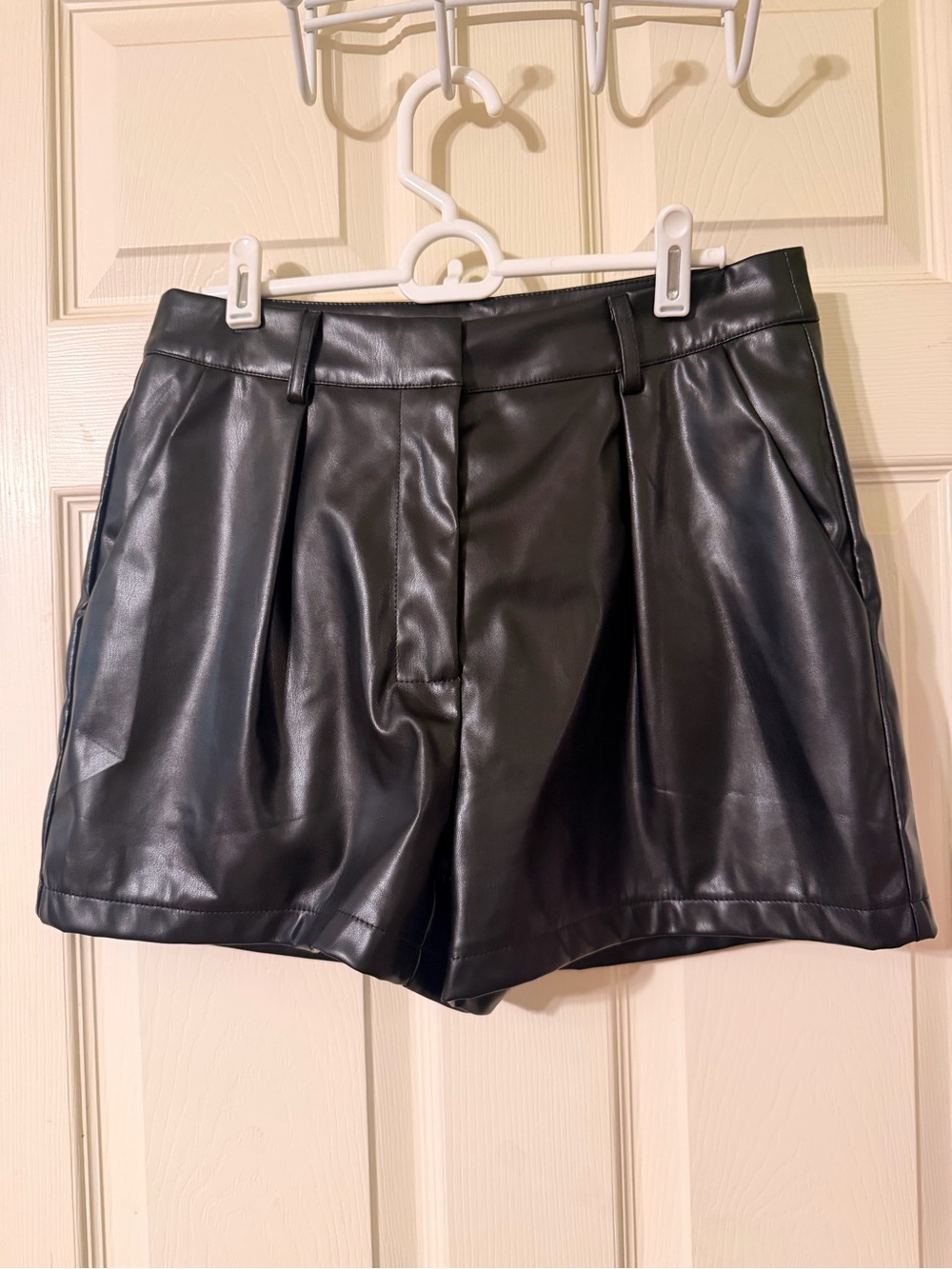 Black Faux Leather High-Waisted Pleated Shorts – Size M